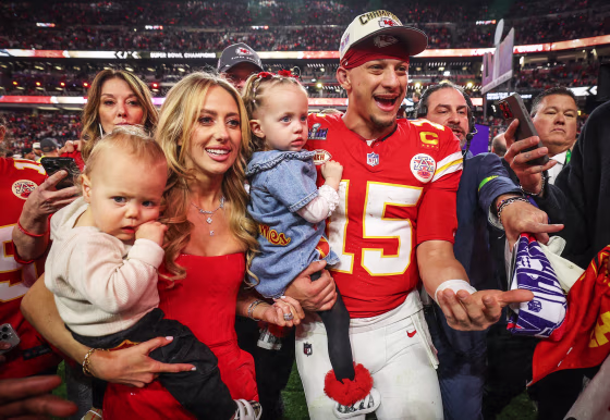 Patrick Mahomes, Brittany Mahomes and their two kids