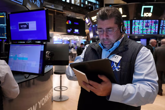 Image: stock trader ny stock exchange