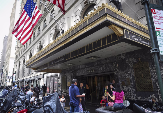 Migrants sleep outside NYCâs Roosevelt Hotel as shelter reaches capacity