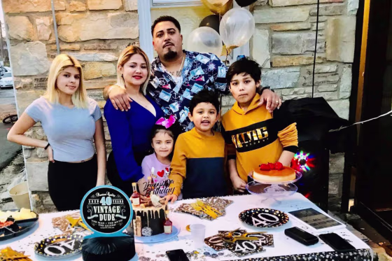 René López with his wife, Angélica Reyes, and his children in 2021.