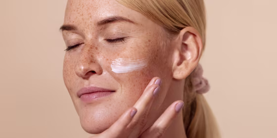 Retinol sandwiching involves applying moisturizer before and after you slick on retinol.
