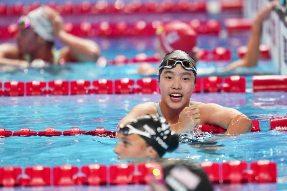 Yu Zidi in a swimming pool after the women's 200m butterfly semifinal of swimming