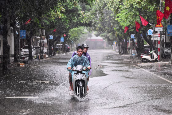 Tens of thousands of residents were being evacuated from coastal Vietnam on August 25, as Typhoon Kajiki barrelled towards landfall expected to lash the country's central belt with gales of around 160 kmh. 