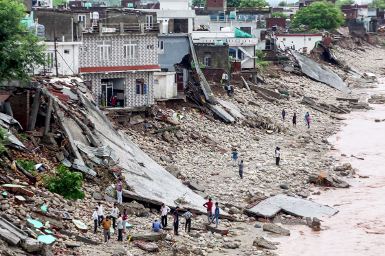TOPSHOT-INDIA-CLIMATE-FLOOD