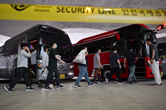 Hyundai workers arrive back in south Korea