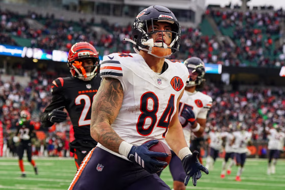 Chicago Bears tight end Colston Loveland scores a touchdown against the Cincinnati Bengals on Sunday.