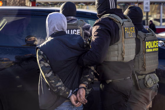 A Federal Agent arrest a man.