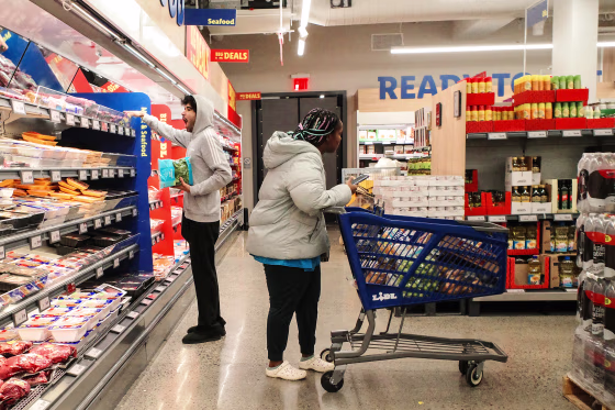 Discount Grocery Stores Thrive As Variety Of Economic Pressures Weigh On Consumers