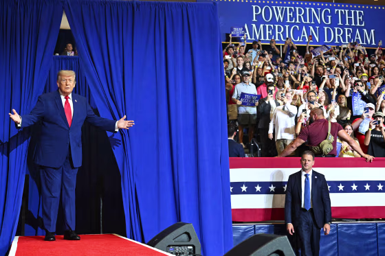 TOPSHOT-US-POLITICS-TRUMP