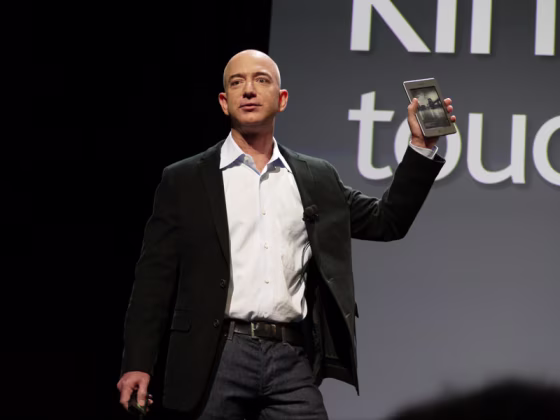 Amazon CEO Jeff Bezos introduces Kindle Touch.