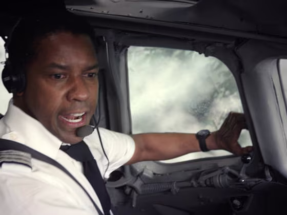 Denzel Washington portrays an alcoholic pilot in