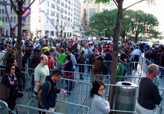 Crowds outside Apple Store in NYC