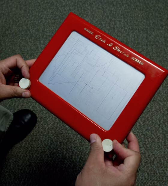 Image: Etch A Sketch