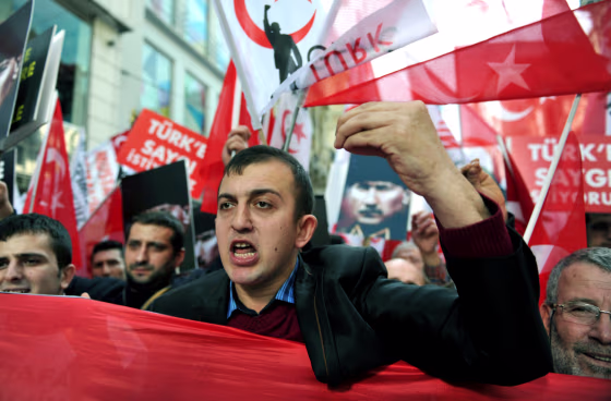 Hundreds of Turkish nationalists march in Istanbul Sunday to protest at the resumption of peace talks with Kurd rebels.