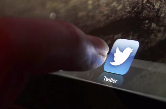 An illustration picture shows the log-on icon for the Website Twitter on an Ipad in Bordeaux, Southwestern France, January 30, 2013. REUTERS/Regis Duv...