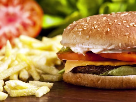 Do you know how many calories are in this cheeseburger? A survey suggests most people don't.