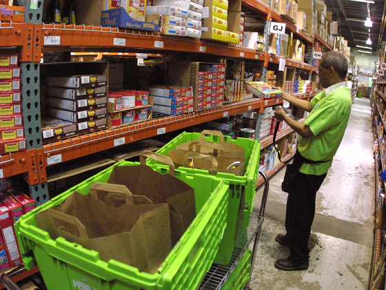 389451 07:Peapod product selector Bill Brimfield fills an order May 17, 2001 at a Peapod's warehouse in Niles, IL. Peapod, an online grocery supermark...