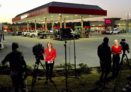 Reporters thronged gas station in Lexington, S.C., on Thursday after the announcement that the winning Powerball ticket was sold there.