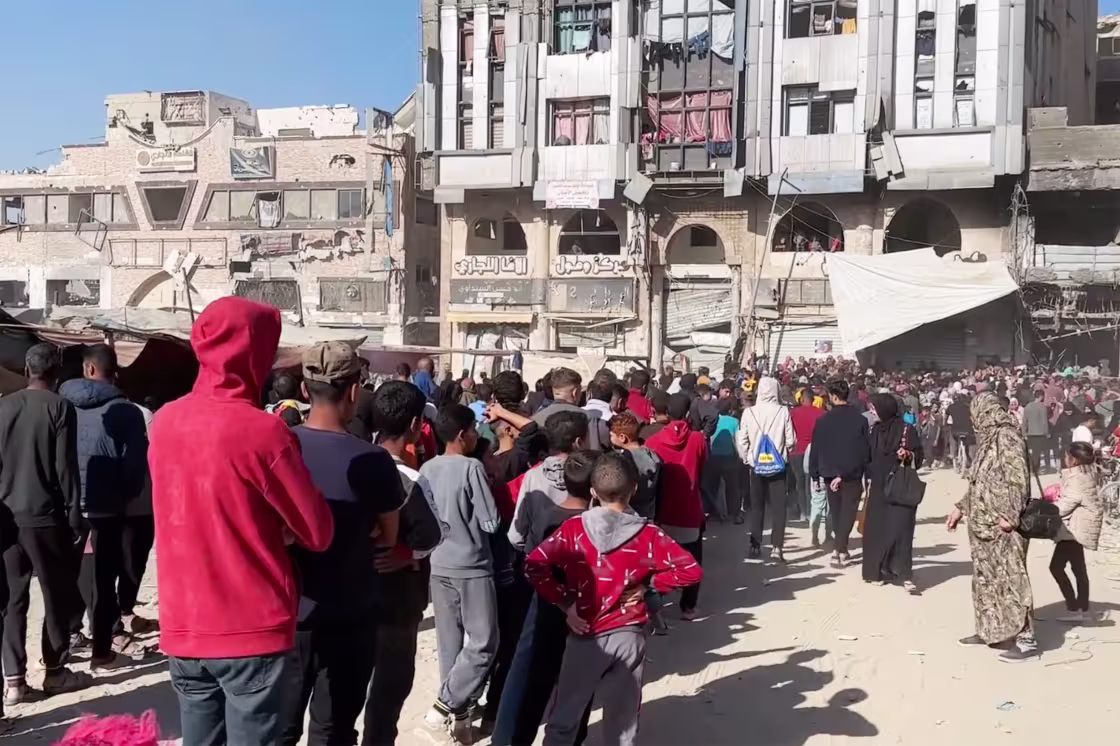 Long lines outside Qala Bakery in Khan Younis