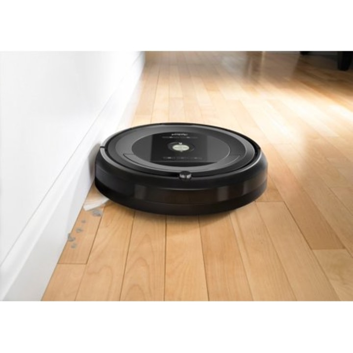 Roomba by iRobot 680 Robot Vacuum with Manufacturer&#039;s Warranty