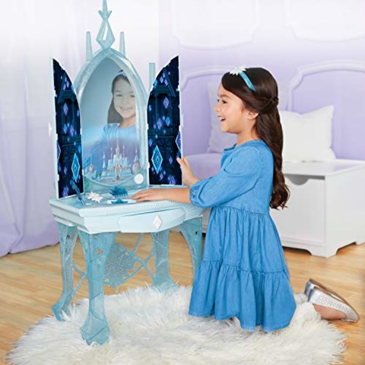 Elsa&#039;s Enchanted Ice Vanity Play Set