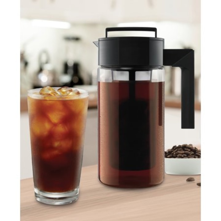 Takeya 10310 Patented Deluxe Cold Brew Iced Coffee Maker with Airtight Lid &amp; Silicone Handle, 1 Quart