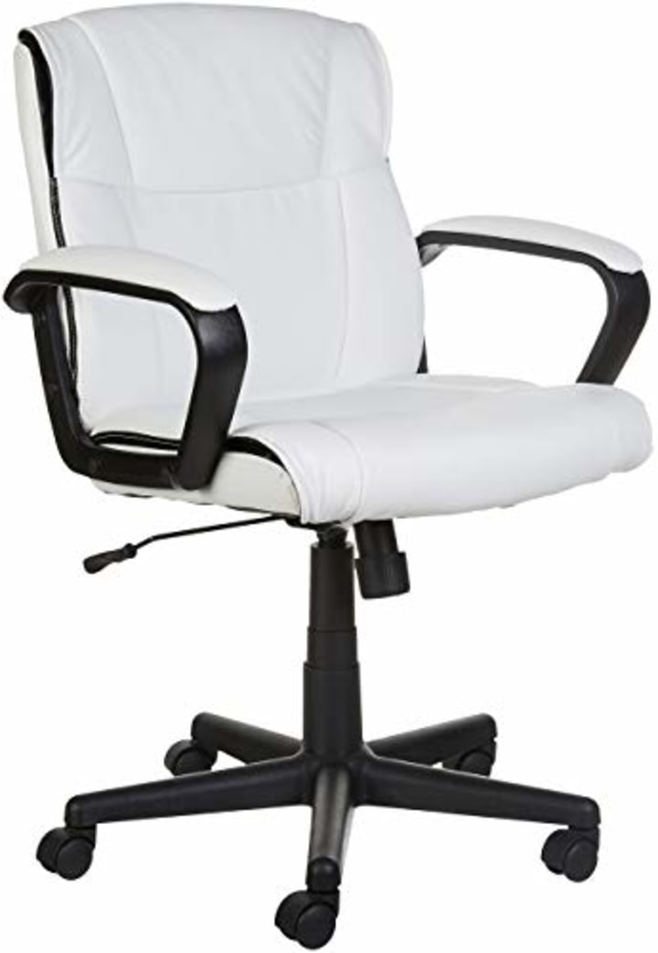 AmazonBasics Classic Leather-Padded Desk Chair