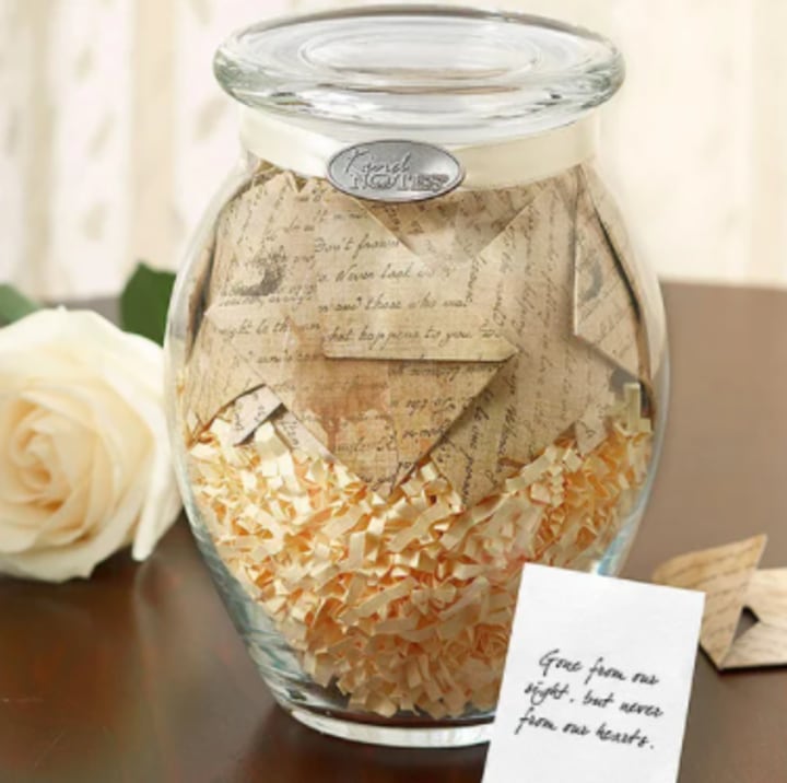 Bereavement Gift Ideas / 10 Heartwarming Sympathy Gift Ideas For A Grieving Friend All Gifts Considered : Our memorial gifts include engraved stones with your message of remembrance or condolence on it.