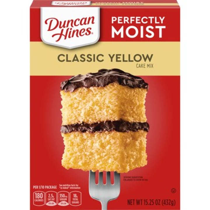 (2 pack) Duncan Hines Classic Yellow Deliciously Moist Cake Mix, 15.25 oz