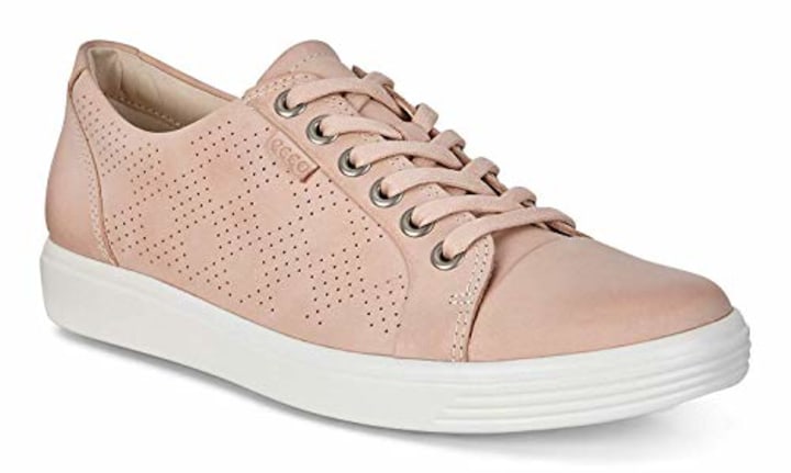 ECCO Women&#039;s Soft 7 Perforated Tie Sneaker