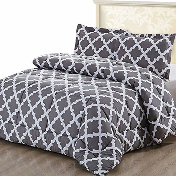 Utopia Bedding Printed Comforter Set (Queen, Grey) with 2 Pillow Shams - Luxurious Brushed Microfiber - Down Alternative Comforter - Soft and Comfortable - Machine Washable