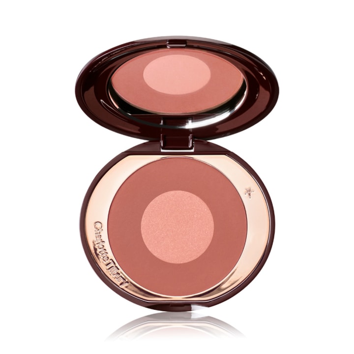 Charlotte Tilbury Pillow Talk Cheek to Chic Blush. What is the most popular blush? Pillow Talk blusher review 2020.