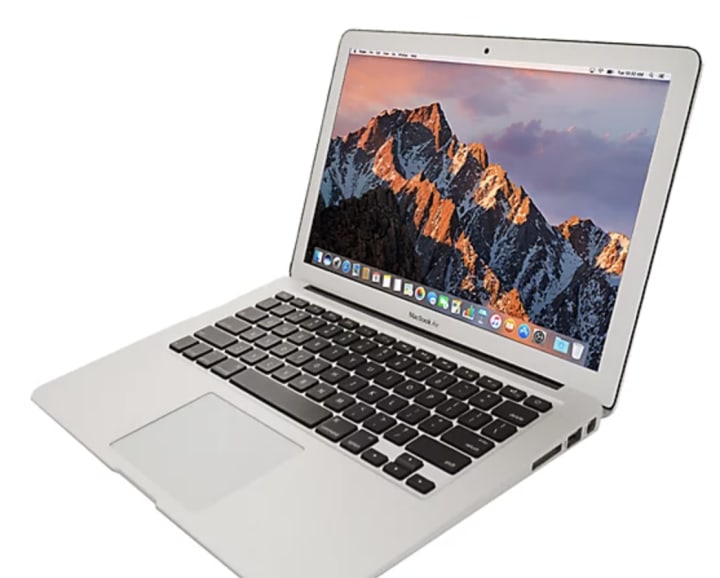 Apple MacBook Air 13" Intel 128GB SSD with Clip Case, USB Hub & More