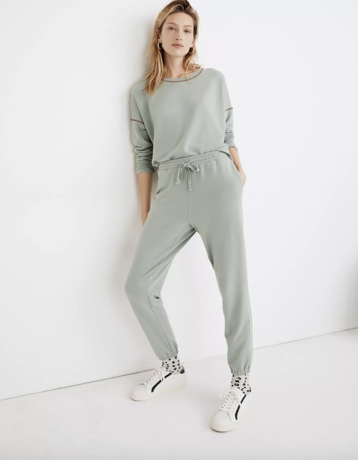 joggers and t shirt women's