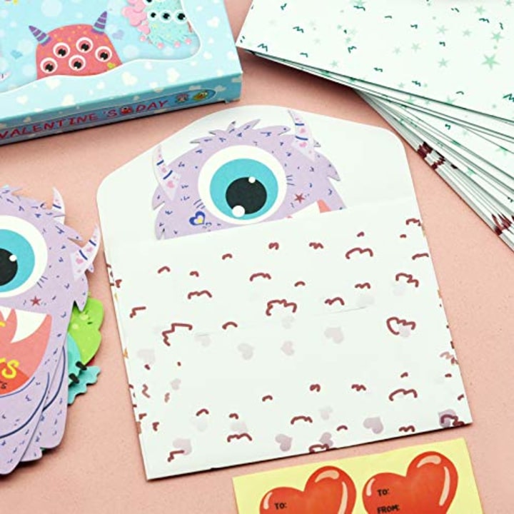 Valentine&#039;s Day Cards 25 Sets Foldable Monster Valentines Day Cards for Kids with Cute Envelopes and Heart-shaped Stickers Attractive Gift for School Exchange Party