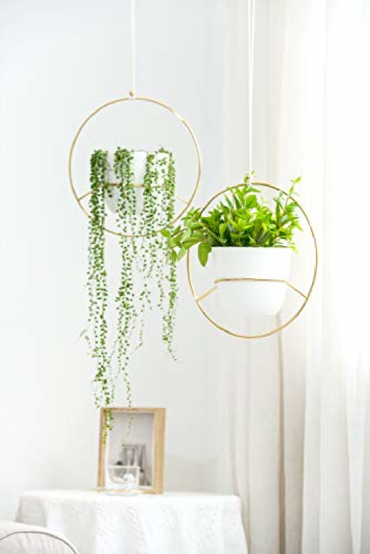 Mkono Boho Hanging Planter, Set of 2 Round Metal Plant Hanger with Plastic Plant Pot, Modern Wall and Ceiling Planter Mid Century Flower Pot Holder, Fits 6 Inch Planter (Plastic Pots Included), Gold