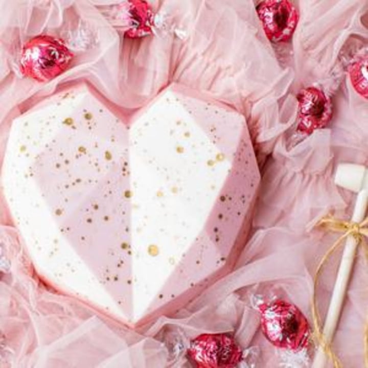 Breakable Chocolate Heart + 4 Heart Shaped Hot Cocoa Bombs - Chocolate and Gold Valentine&#039;s Smash Heart - Ferrero Rocher Hazelnut Chocolate