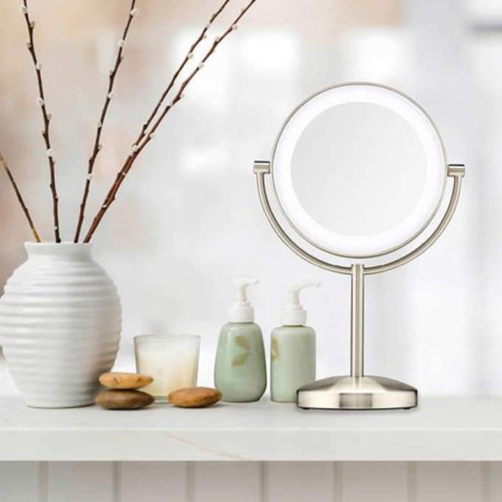 15 Best Lighted Makeup Mirrors That Have Rave Reviews Today