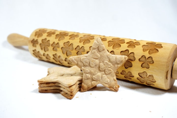 Rolling Pin Embossed with Lucky Irish FOUR LEAF CLOVER Pattern for Baking Engraved Cookies Size Large 16.9 inch
