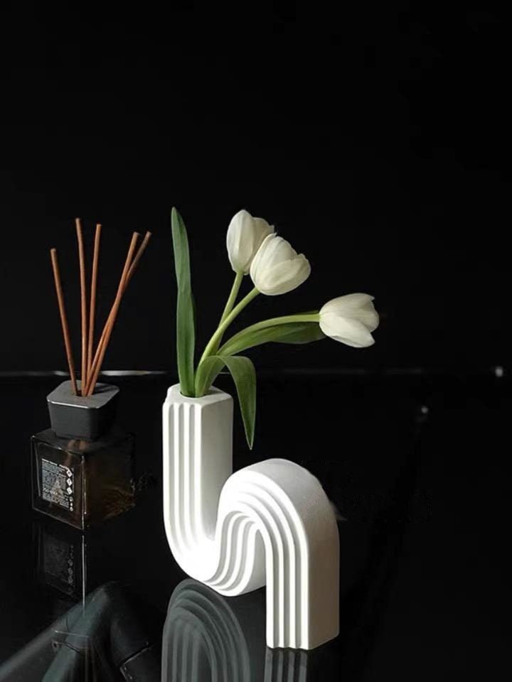 Ceramic Snake Curve Shape Echo Vase, Simple Form Flower Pot
