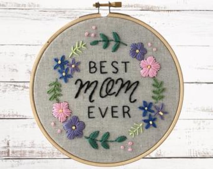 Easy Embroidery Kit: Best Mom Ever!