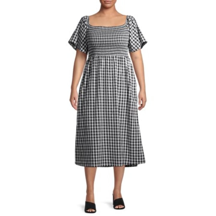 Gray by Grayson Social Women&#039;s Plus Size Smocked Square Neck Gingham Midi Dress