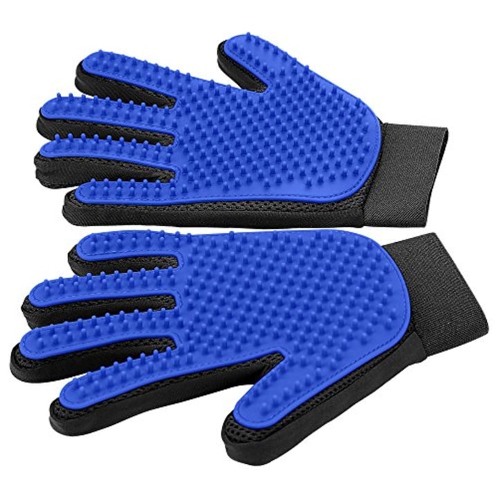 DELOMO Pet Grooming Glove. The best pet hair removal tools for 2021.