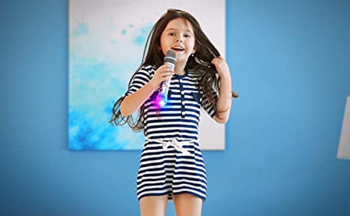 eKids Disney Frozen 2 Bluetooth Karaoke Microphone with LED Disco Party Lights, Portable Bluetooth Speaker Compatible with Siri Google Assistant, for Fans of Frozen Toys and Gifts