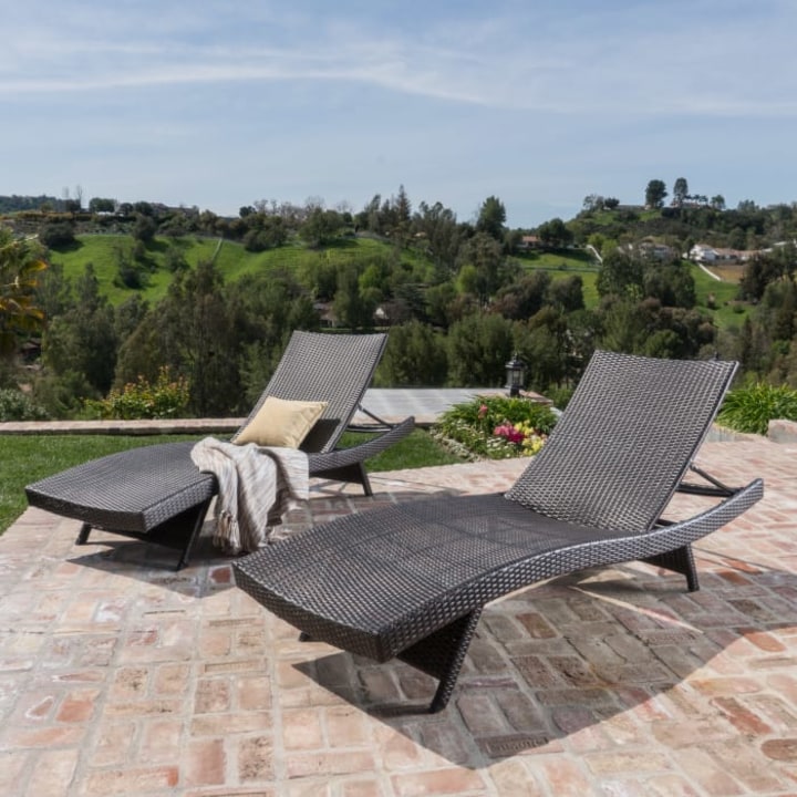 Brown Set of 2 Outdoor Chaise Lounges