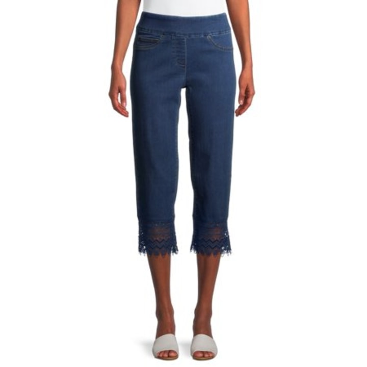 The Pioneer Woman Pull-On Lace Hem Capri Jeans, Womens