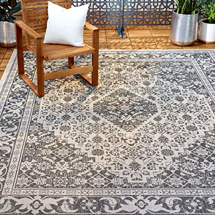Home Dynamix Nicole Miller Patio Country Dahlia Indoor/Outdoor Area Rug 5&#039;2&quot;x7&#039;2&quot;, Traditional Medallion Gray/Black