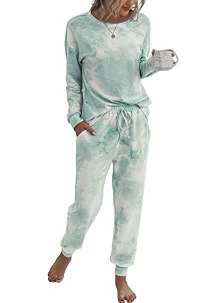 PRETTYGARDEN Women's Tie Dye Two Piece Pajamas Set Long Sleeve Sweatshirt with Long Pants Sleepwear with Pockets Green