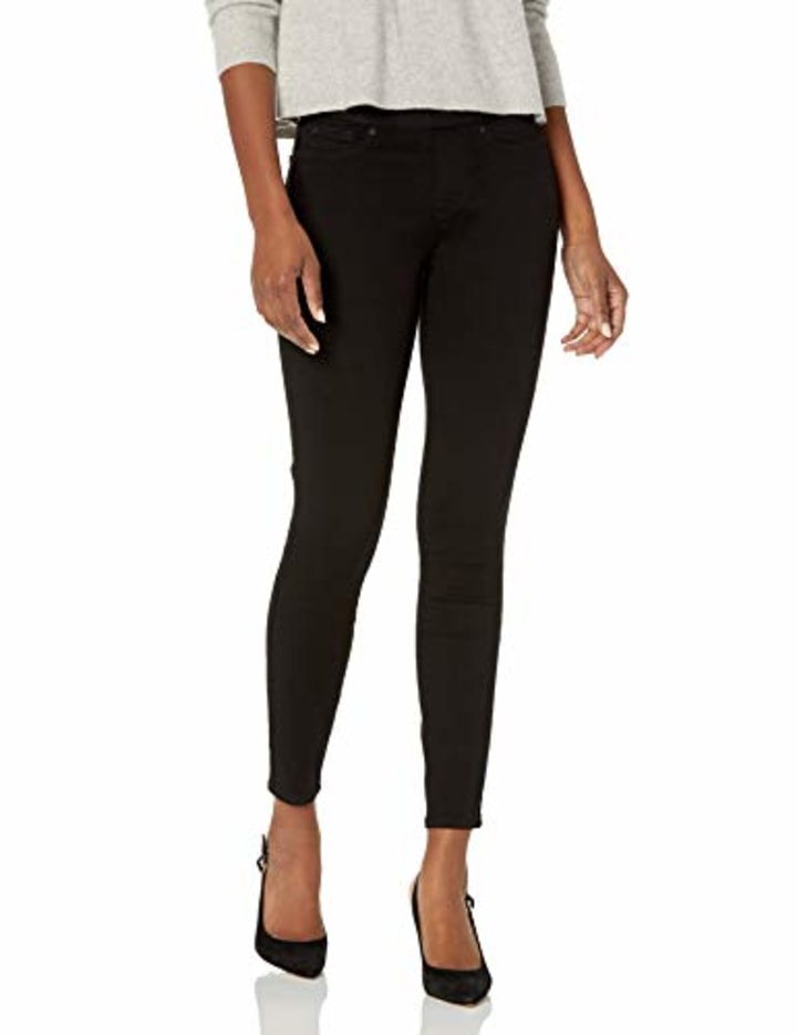Signature by Levi Strauss &amp; Co. Gold Label Women&#039;s Totally Shaping Pull-On Skinny Jeans, Noir-Waterless, 14