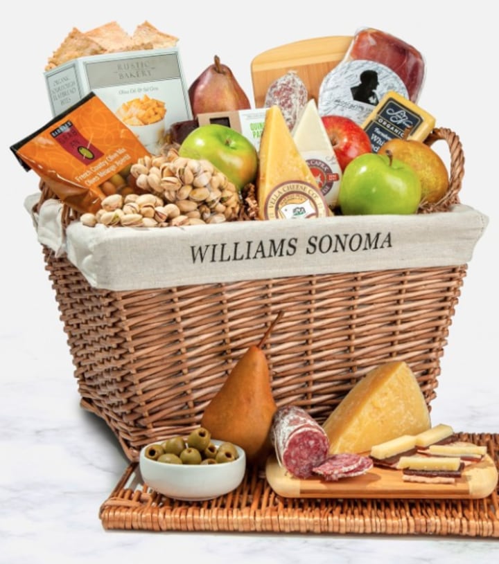 Williams Sonoma Manhattan Fruitier Charcuterie Hamper